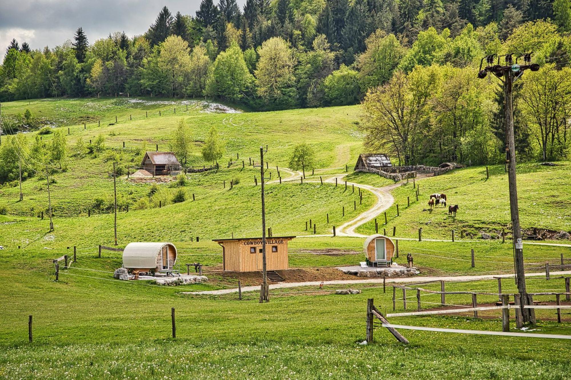 Hotel Cowboy'S Land Visnja Gora Esterno foto